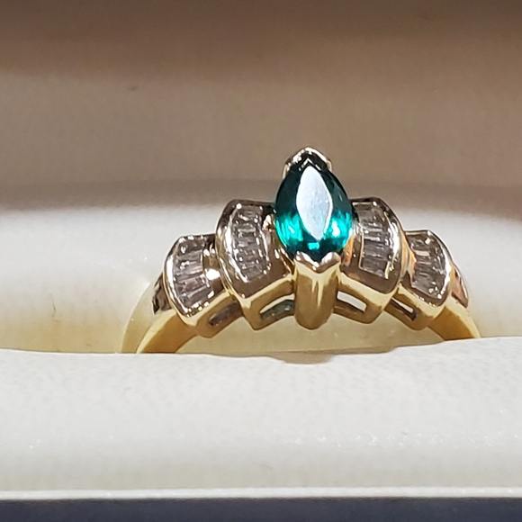 Emerald Ring - Picture 4 of 5